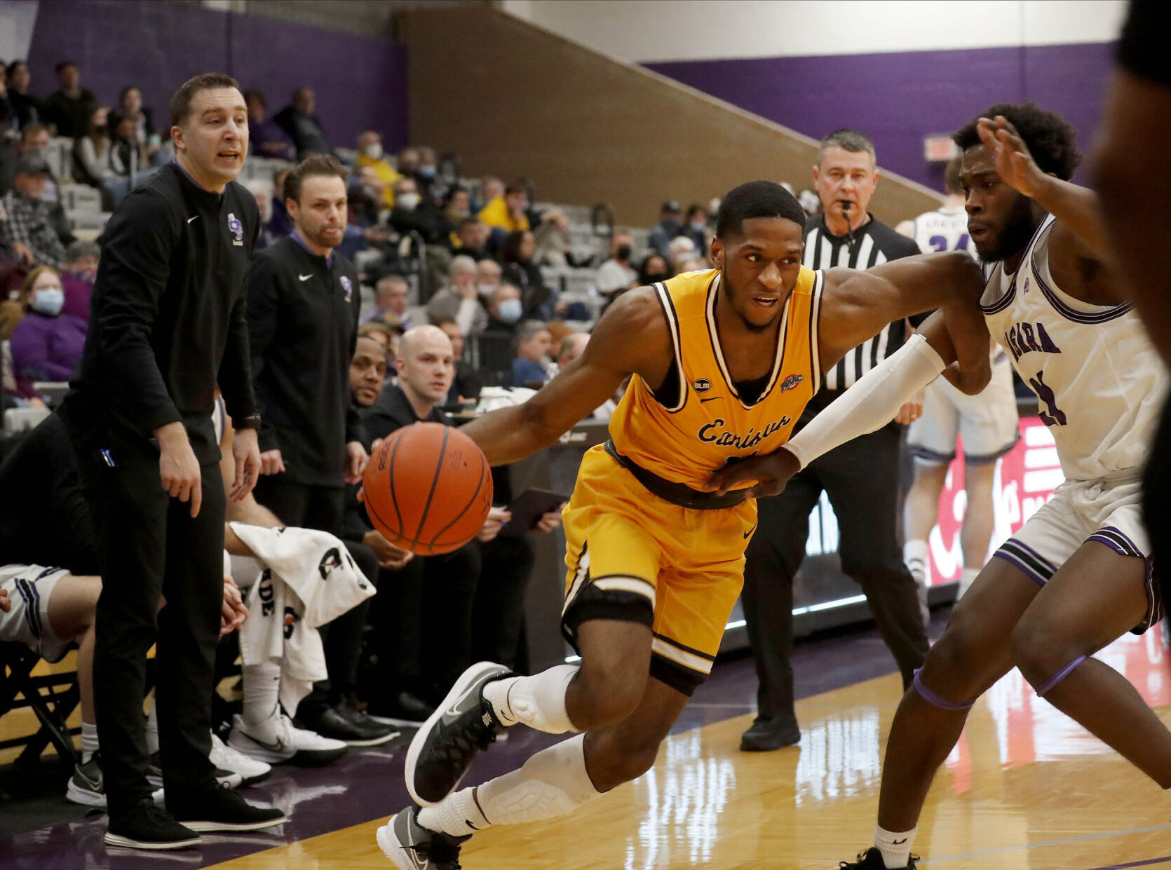 Battle of the Bridge, Canisius at Niagara men's hoops